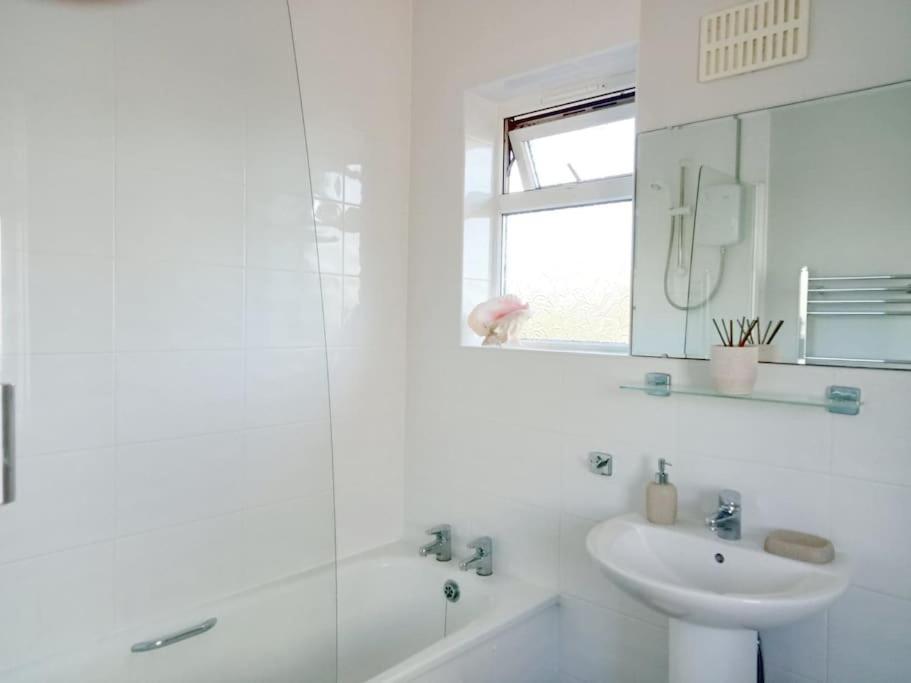 House With Free Parking And Large Garden Villa Wyke Regis ภายนอก รูปภาพ